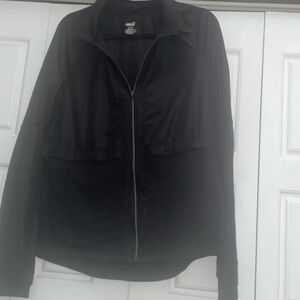 Avía Light Weight/Black Jacket- Large